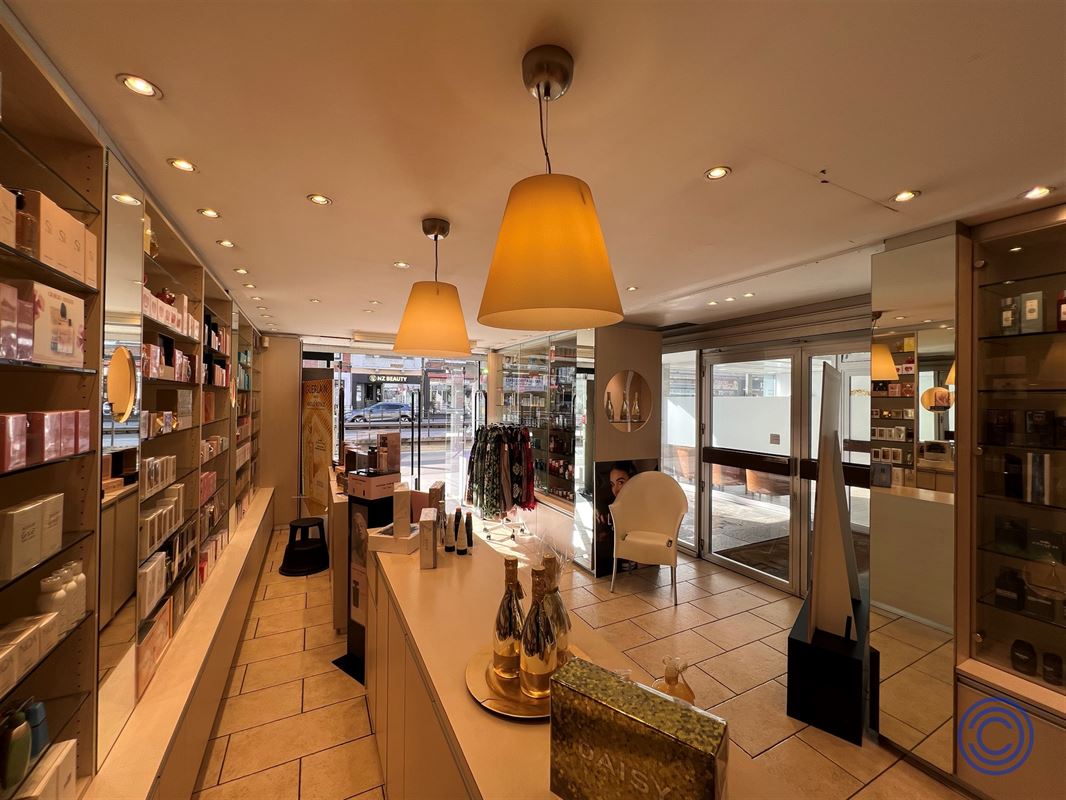 IN OPTIE: Handelspand ca. 160m² + tuin ca. 140m² op commerciële ligging!