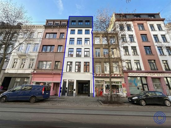 Prestigieus opbrengstgebouw aan Marnixplaats met potentieel rendement van 5%!