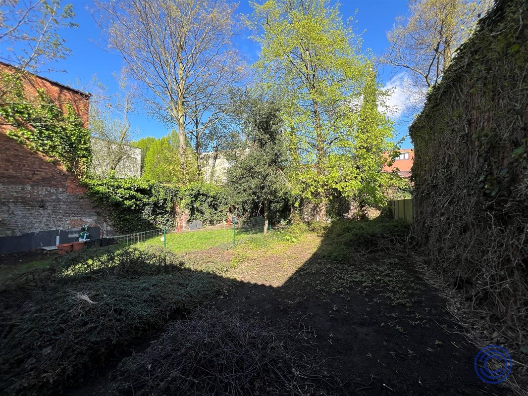 IN OPTIE: Handelspand ca. 160m² + tuin ca. 140m² op commerciële ligging!