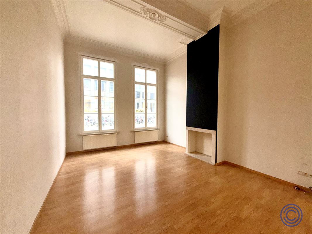 Prachtig gelijksvloers duplex appartement met koer!