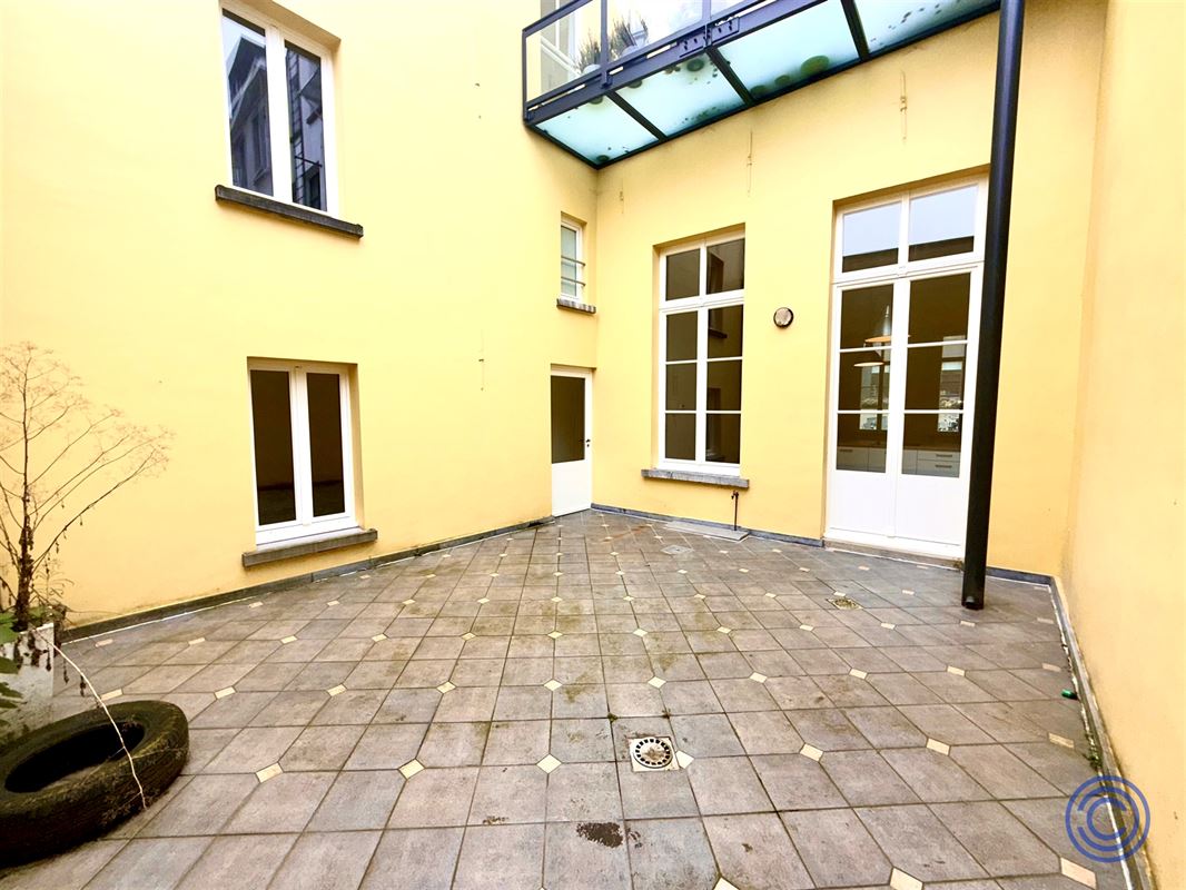 Prachtig gelijksvloers duplex appartement met koer!