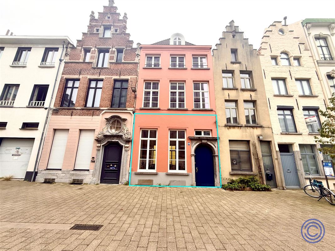 Prachtig gelijksvloers duplex appartement met koer!