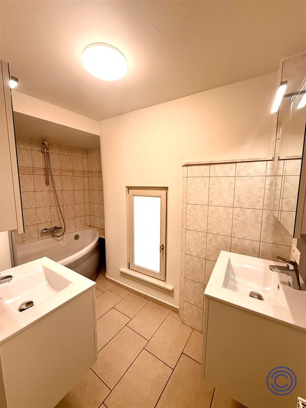 Prachtig gelijksvloers duplex appartement met koer!