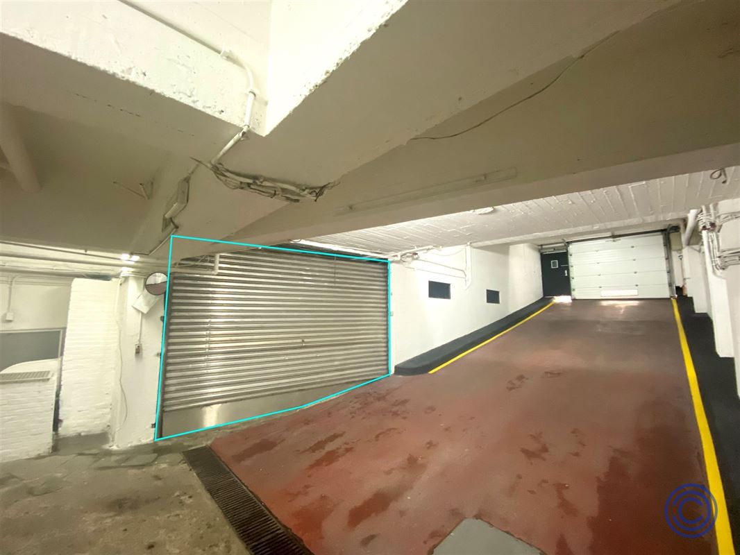 IN OPTIE: Opslagruimte met elektrische poort in hartje Antwerpen!