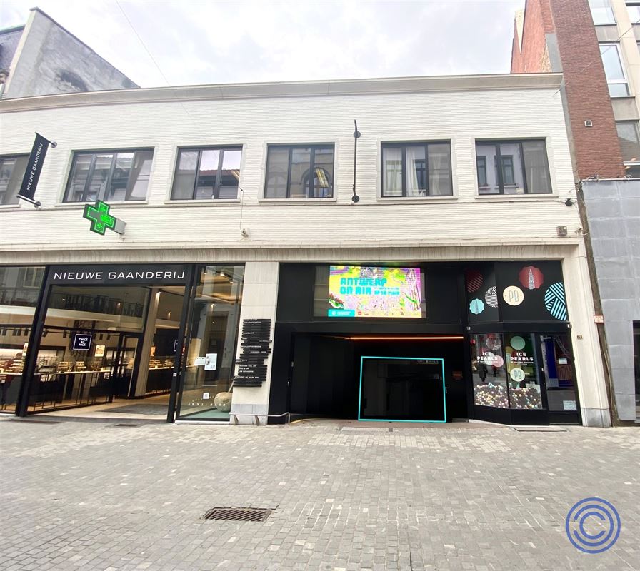 IN OPTIE: Opslagruimte met elektrische poort in hartje Antwerpen!