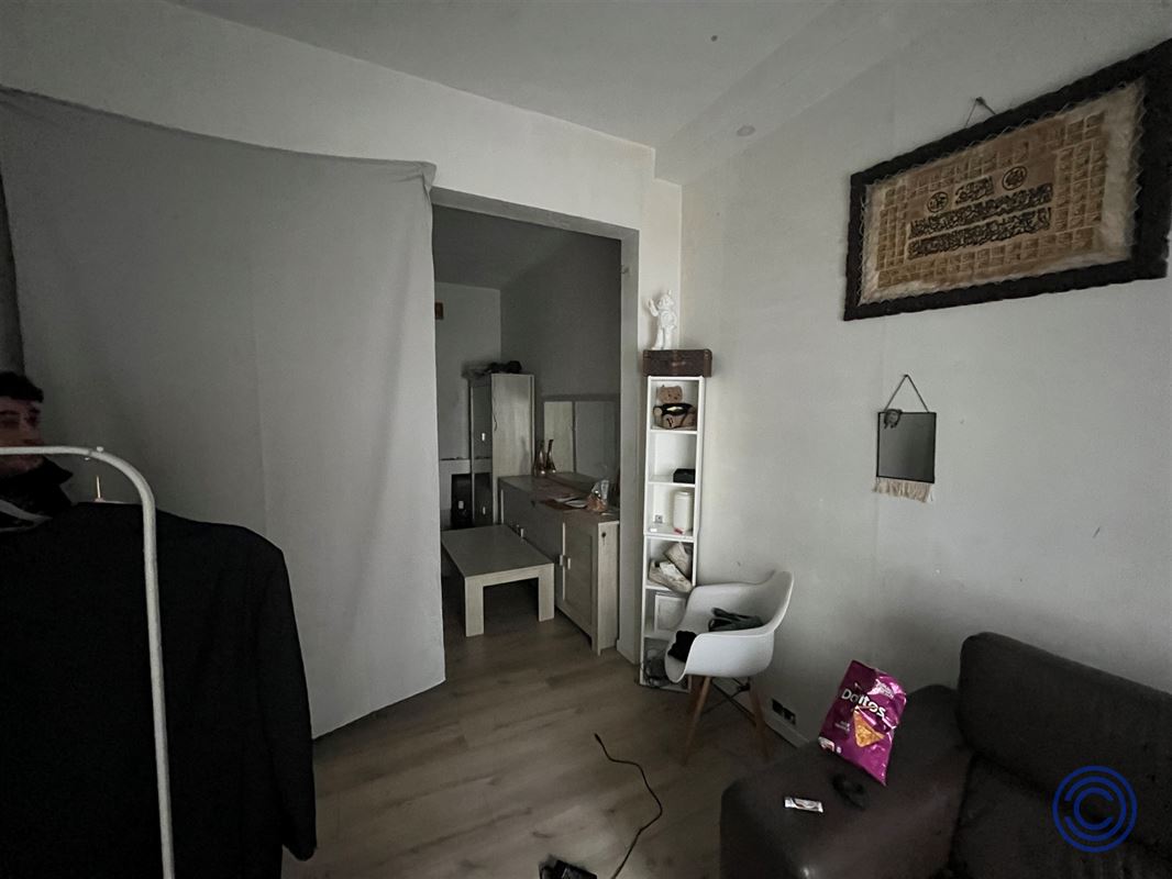 Te renoveren 6-slpk woning ca. 195m² met terras!