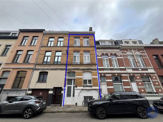 Te renoveren 6-slpk woning ca. 195m² met terras!