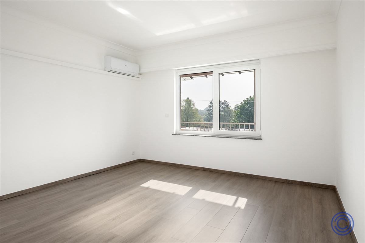 Gerenoveerd 2-slpk appartement met zonnig terras!