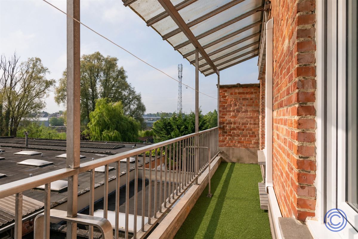 Gerenoveerd 2-slpk appartement met zonnig terras!