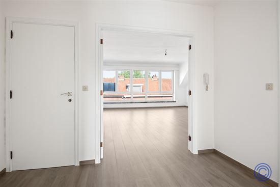 Volledig gerenoveerd 2-slp appartement met zonnig terras!