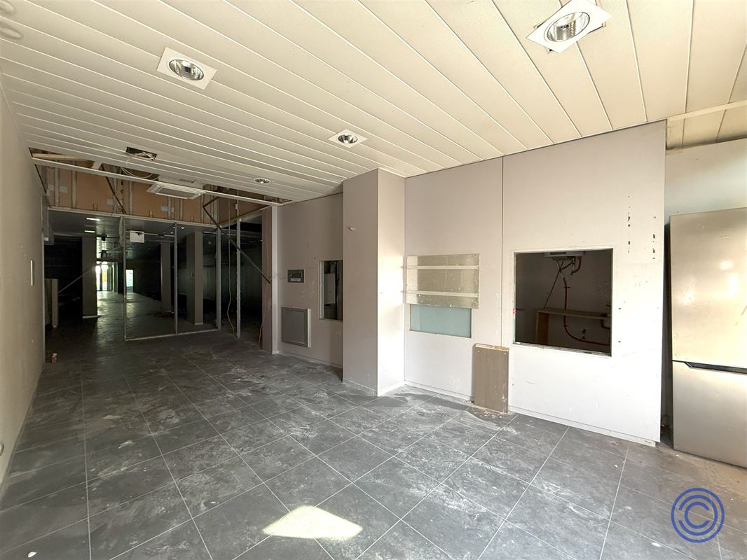 Handelspand ca. 358m² met buitenruimte!