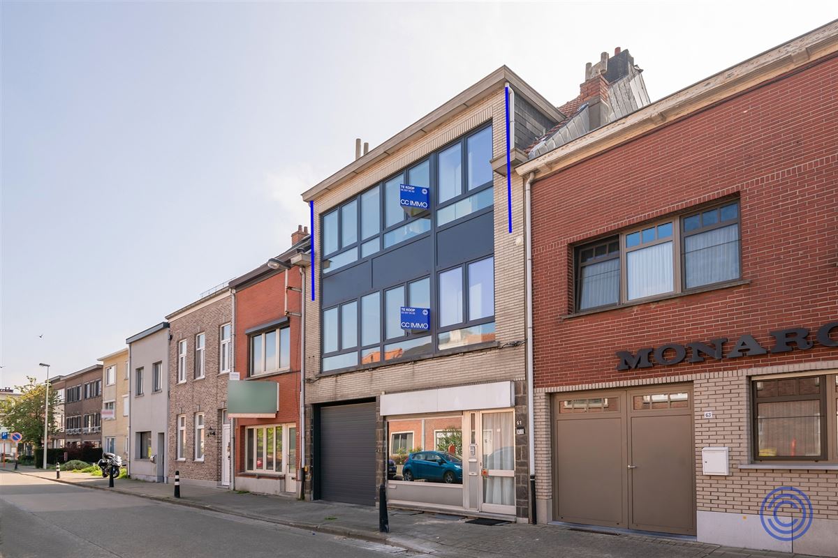 Volledig gerenoveerd 2-slp appartement met zonnig terras!