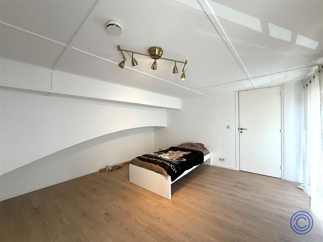 Ruim triplex appartement met 2-slpk in Sint-Andries!