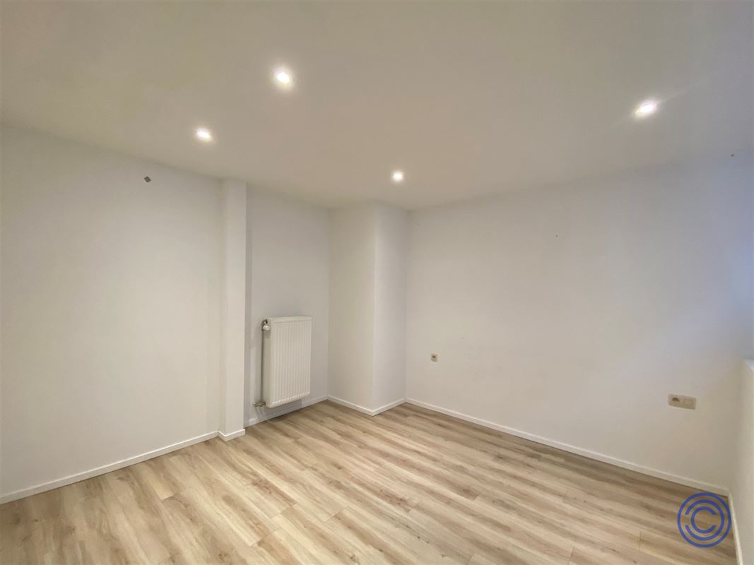 Ruim triplex appartement met 2-slpk in Sint-Andries!