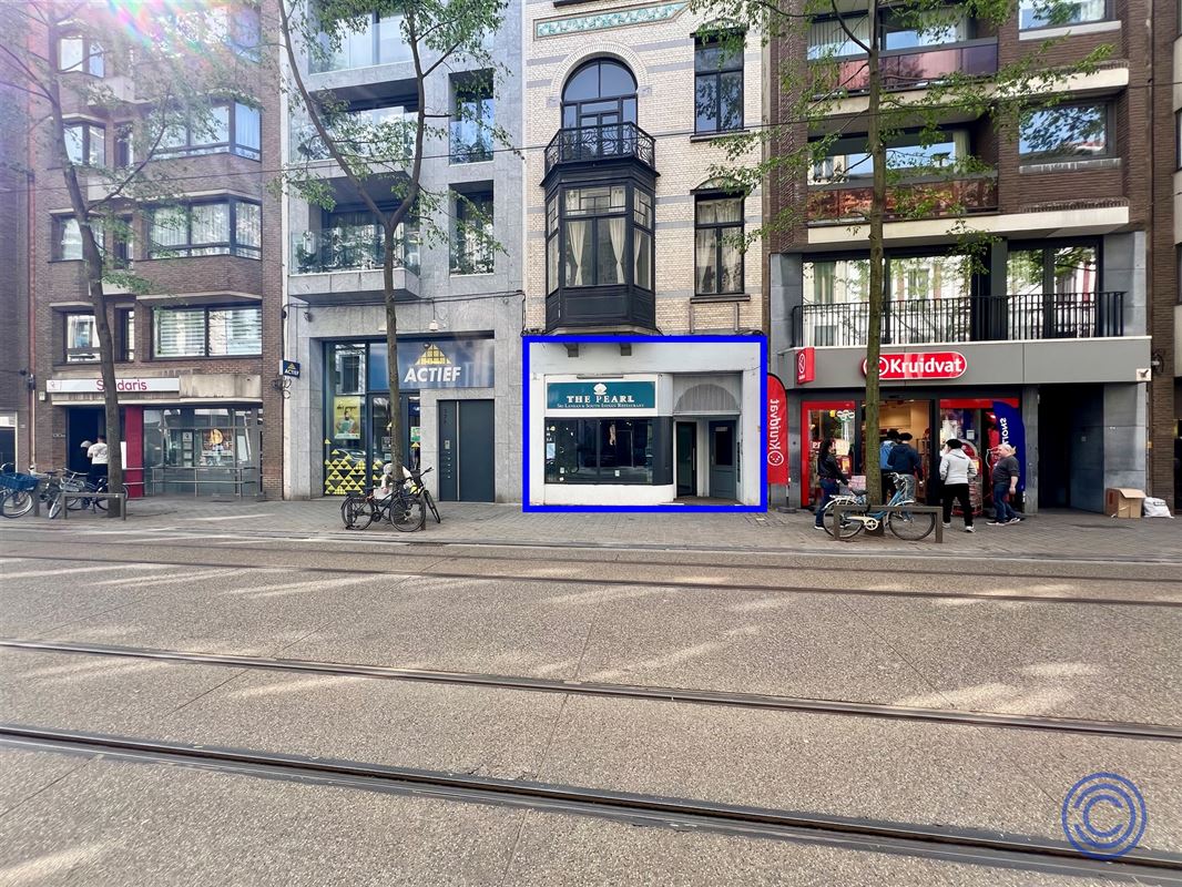 Handelspand ca. 145m² met hoge plafonds op AAA-locatie!