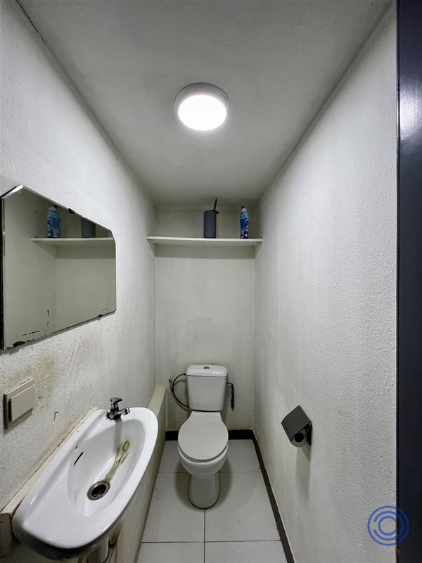 Handelspand ca. 145m² met hoge plafonds op AAA-locatie!