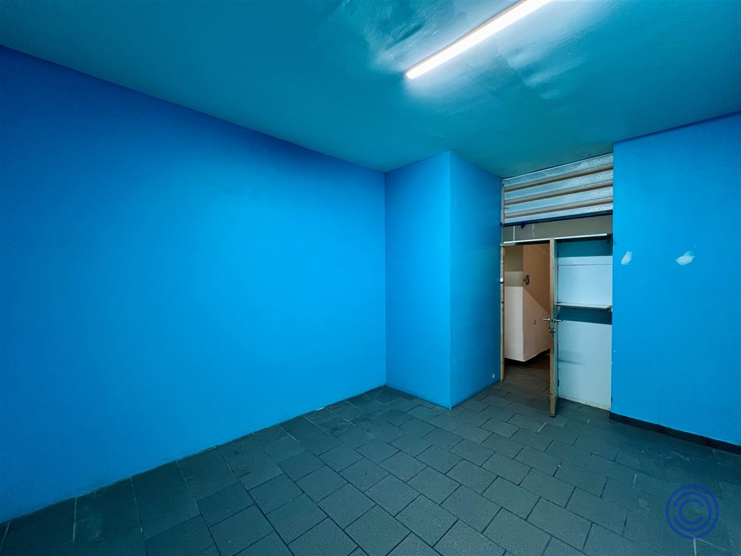 Handelspand ca. 145m² met hoge plafonds op AAA-locatie!