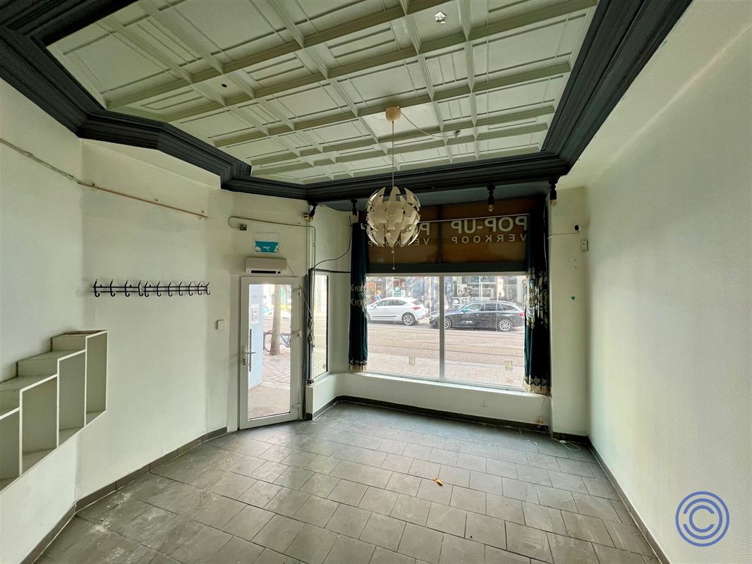 Handelspand ca. 145m² met hoge plafonds op AAA-locatie!