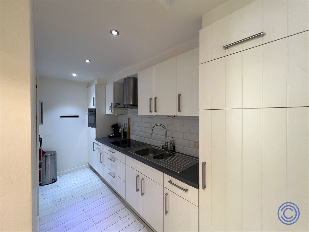 Pand met prachtig authentieke gevel bestaande uit 4 1-slpk app'en op het Eilandje