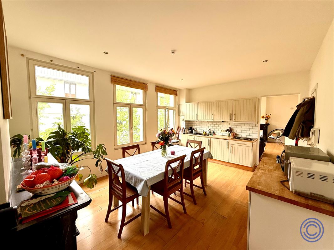 Proper opgefrist 2slpk appartement op TOP locatie