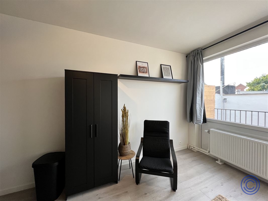 OPBRENGST:18 gerenoveerde studio's + kelder!