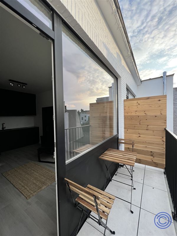 OPBRENGST:18 gerenoveerde studio's + kelder!