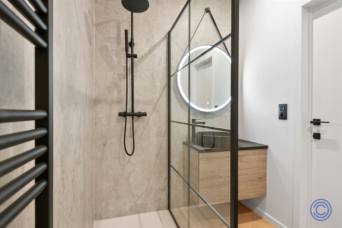 Gerenoveerd 2-slpk appartement op TOP locatie!