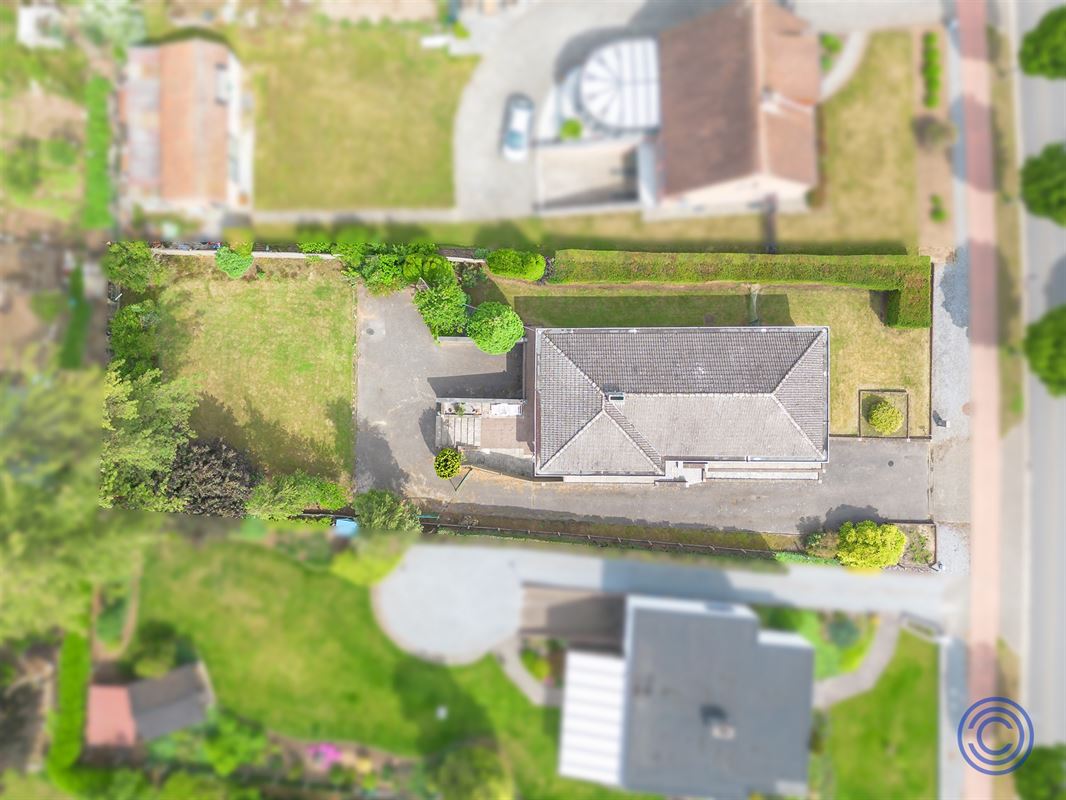 Te renoveren 3-slpk woning met west georiënteerde tuin!