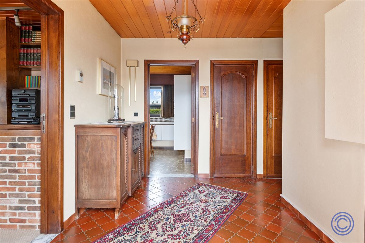 Te renoveren 3-slpk woning met west georiënteerde tuin!