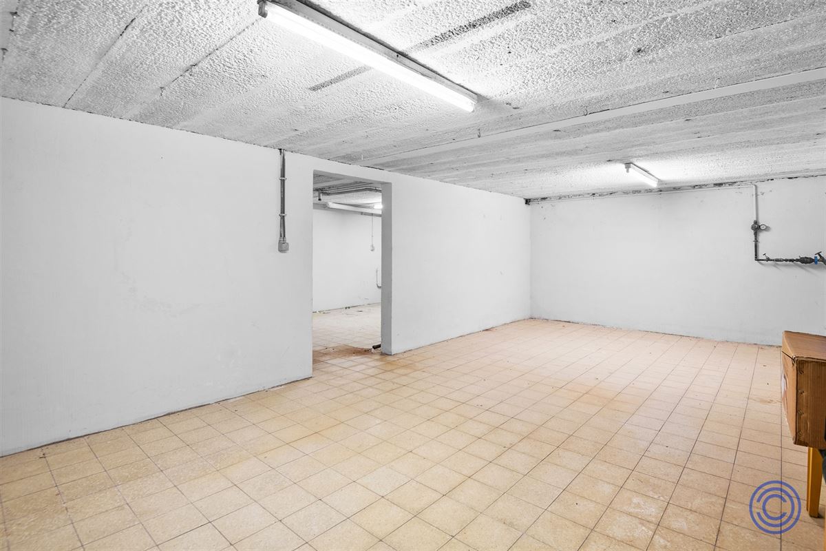 Te renoveren 3-slpk woning met west georiënteerde tuin!