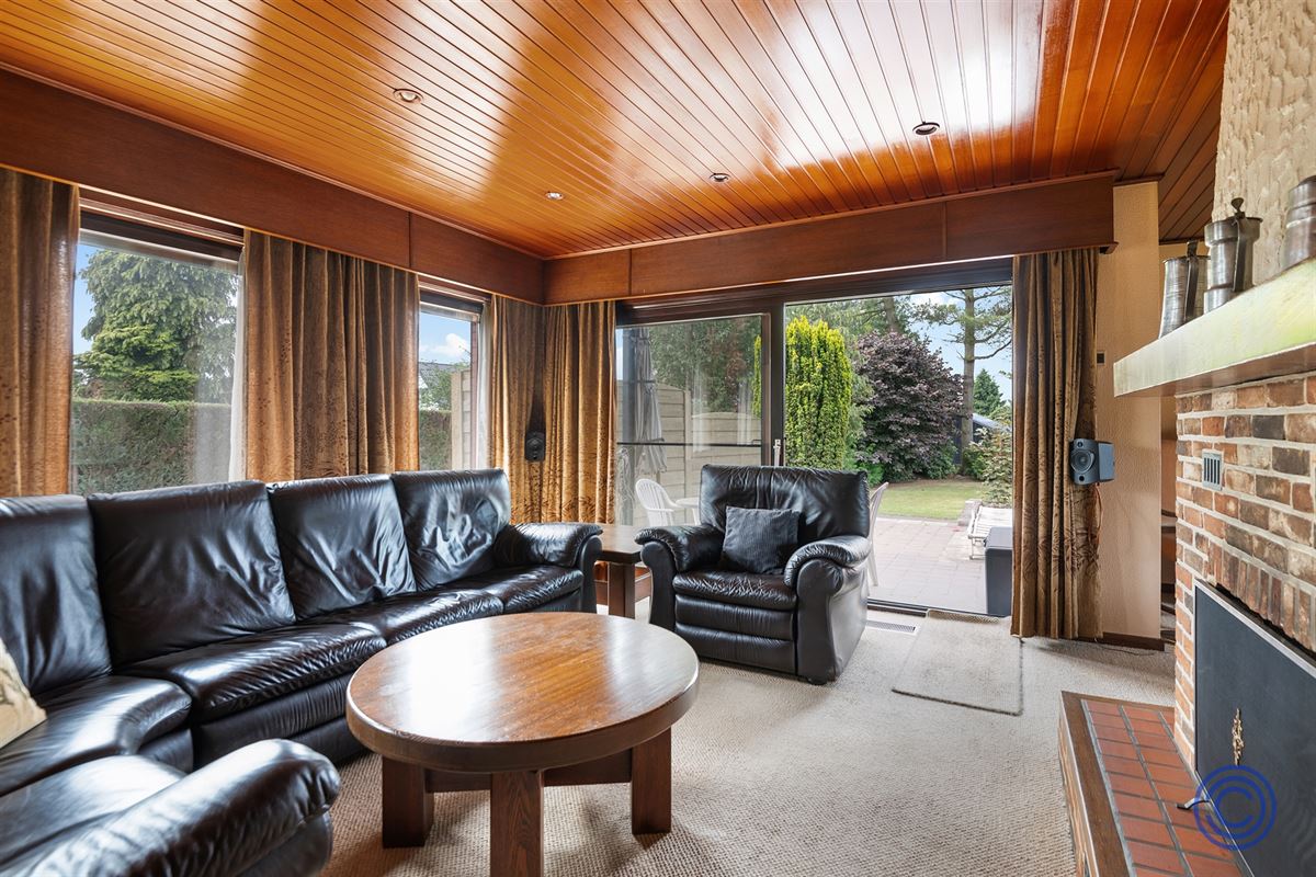 Te renoveren 3-slpk woning met west georiënteerde tuin!