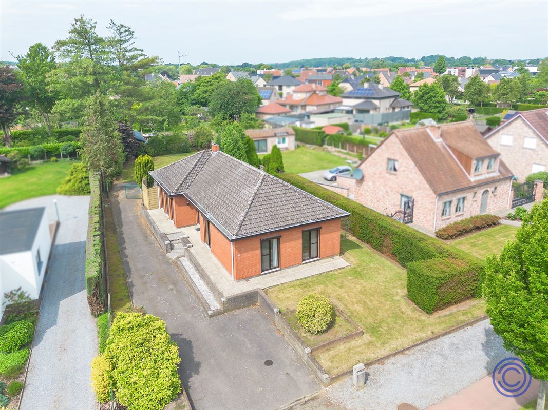 Te renoveren 3-slpk woning met west georiënteerde tuin!