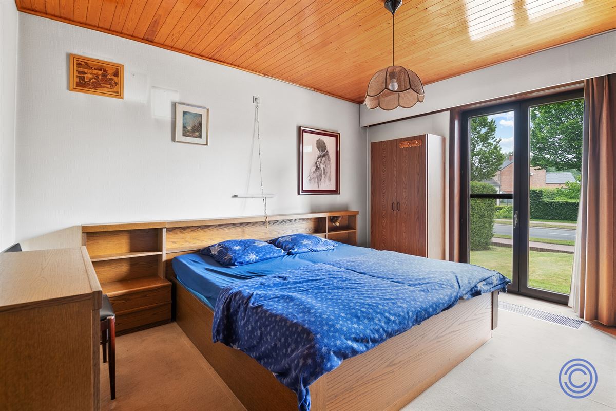 Te renoveren 3-slpk woning met west georiënteerde tuin!