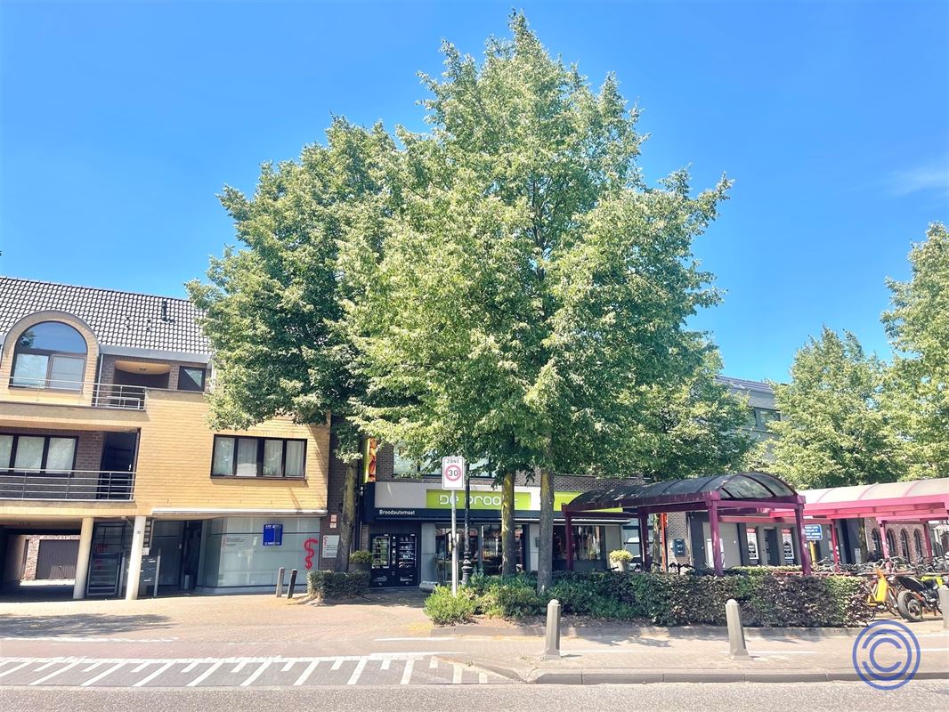 IN OPTIE: Handelspand/kantoor ca. 97m² in centrum Zoersel!