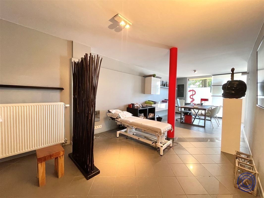 IN OPTIE: Handelspand/kantoor ca. 97m² in centrum Zoersel!