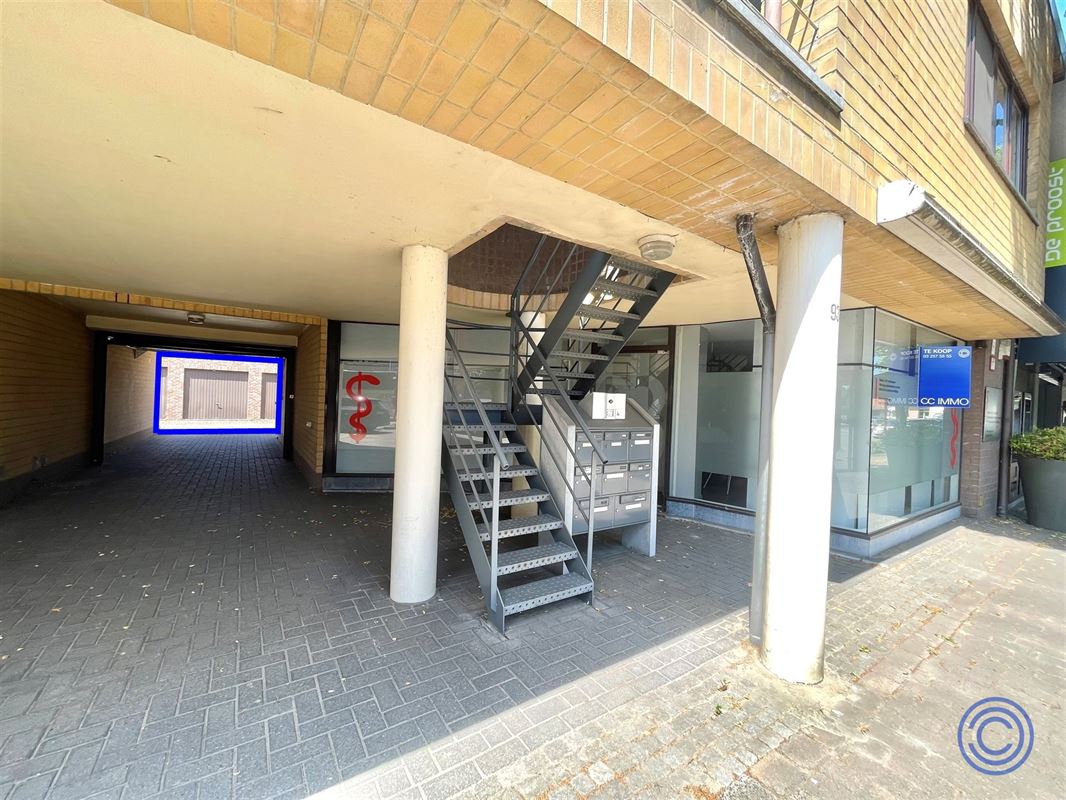 IN OPTIE: Handelspand/kantoor ca. 97m² in centrum Zoersel!
