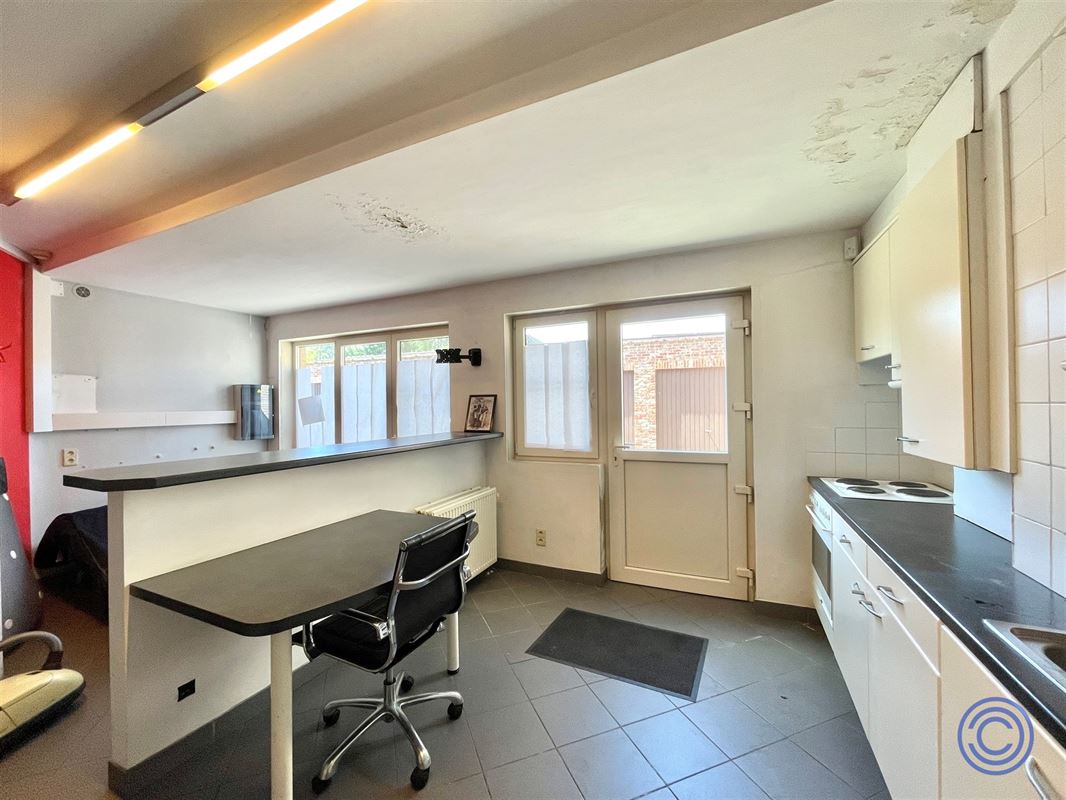 IN OPTIE: Handelspand/kantoor ca. 97m² in centrum Zoersel!