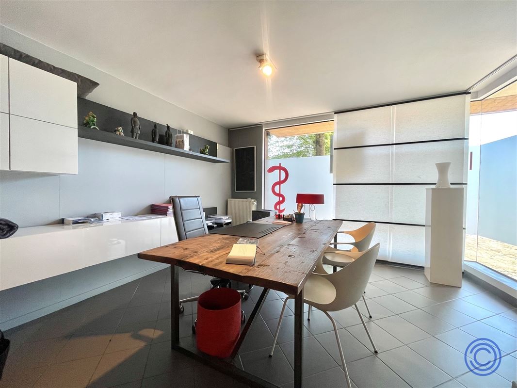 IN OPTIE: Handelspand/kantoor ca. 97m² in centrum Zoersel!