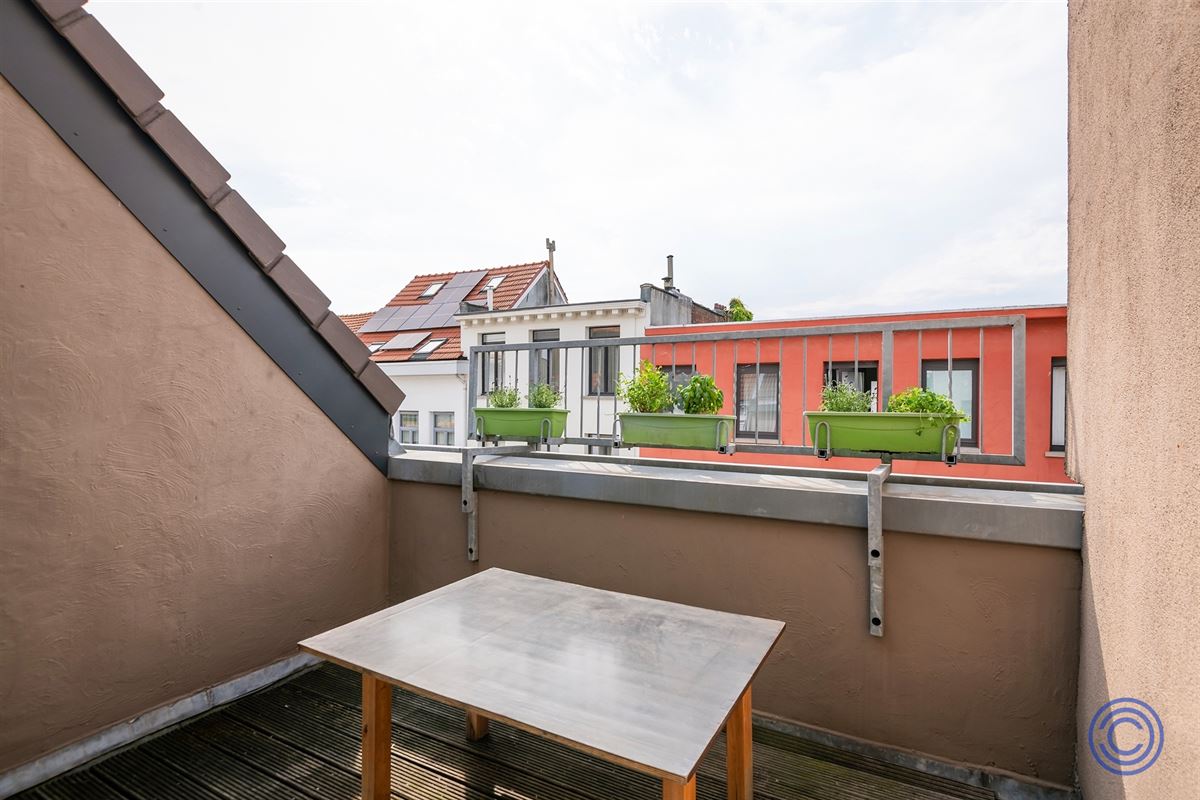 Gezellige, ruime gezinswoning met dakterras, middenin de stad!