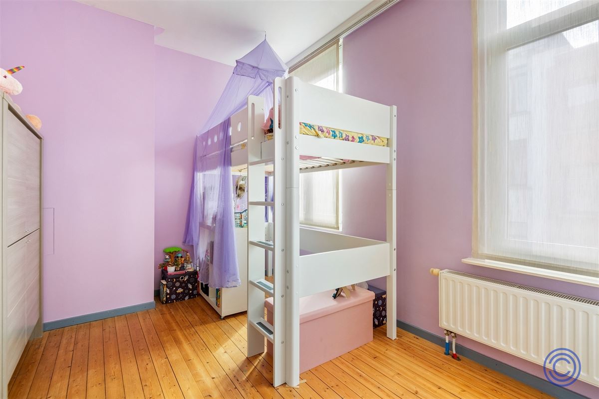 Gezellige, ruime gezinswoning met dakterras, middenin de stad!