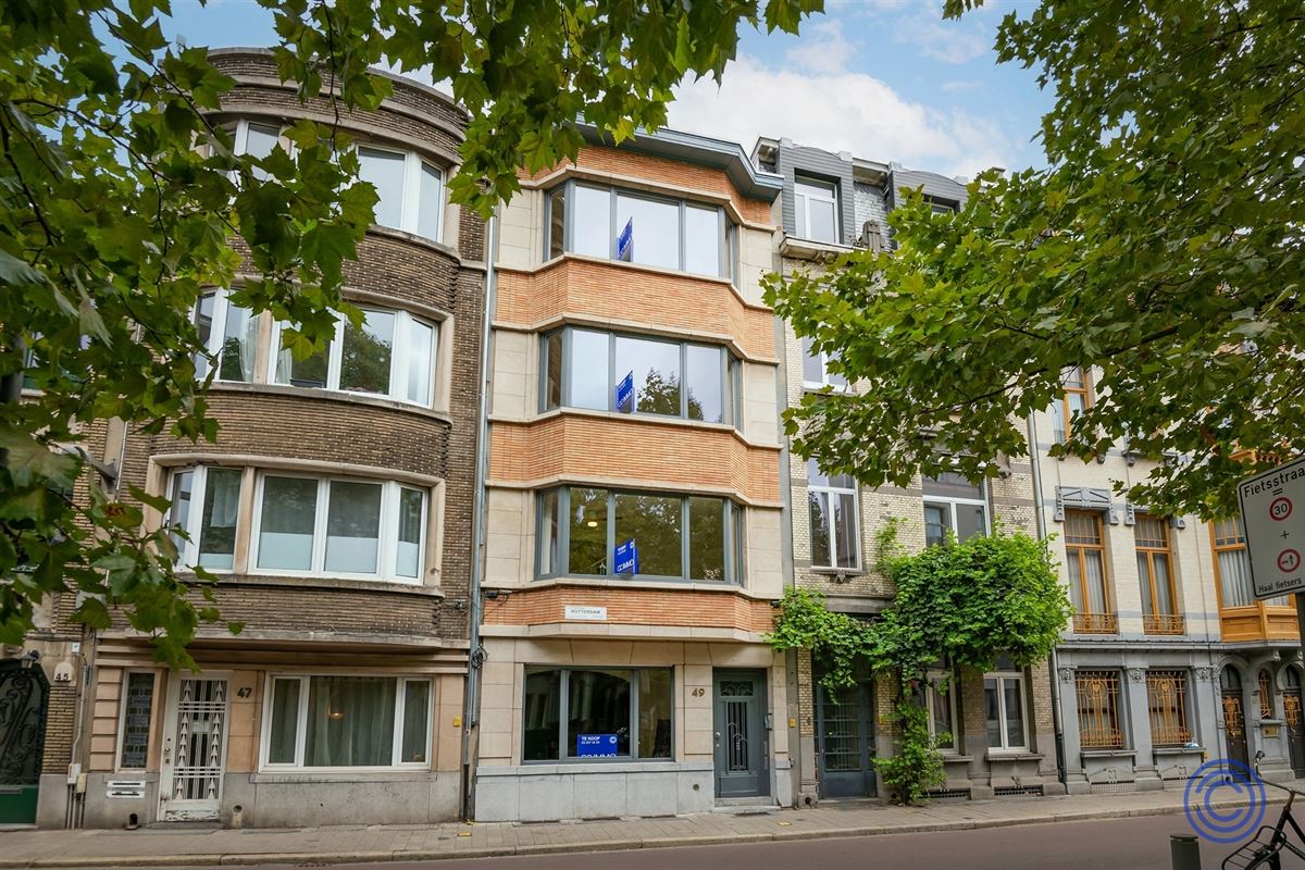 Prachtig gerenoveerd 2-slpk appartement met stadstuintje!
