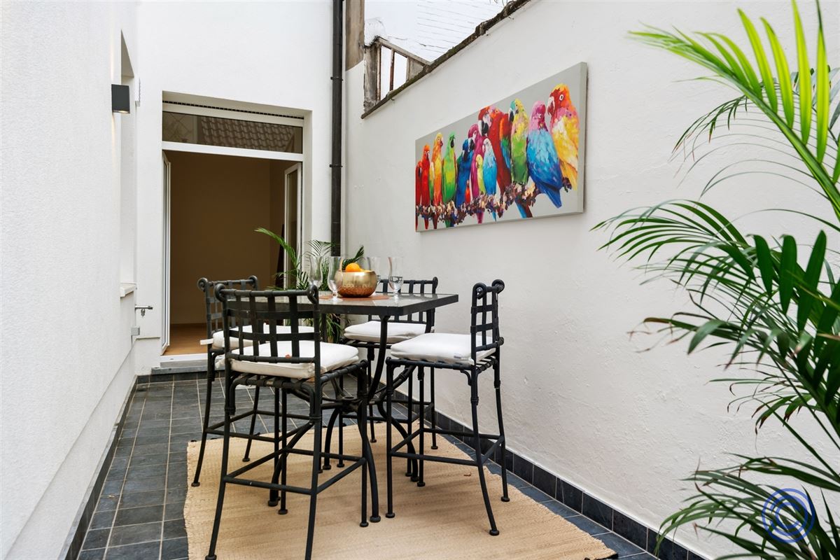 Prachtig gerenoveerd 2-slpk appartement met stadstuintje!