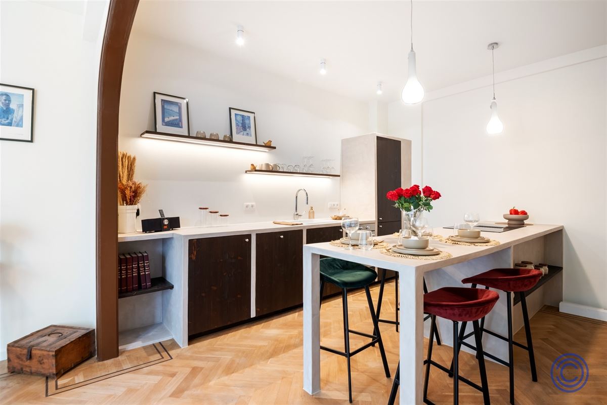 Prachtig gerenoveerd 2-slpk appartement met stadstuintje!