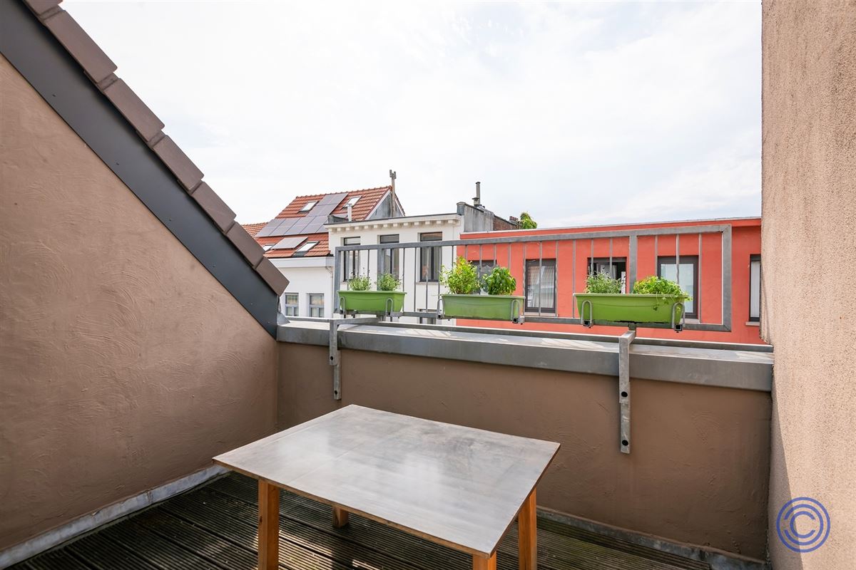 Gezellige, ruime gezinswoning met dakterras, middenin de stad!