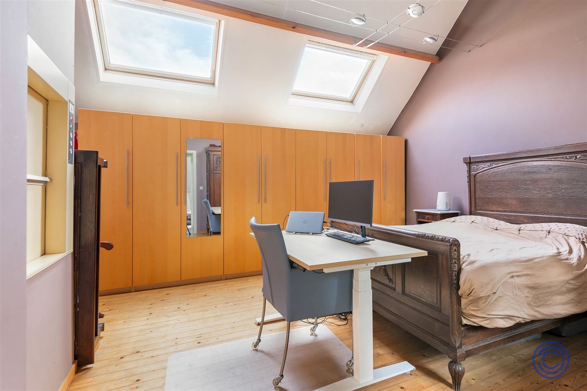 Gezellige, ruime gezinswoning met dakterras, middenin de stad!