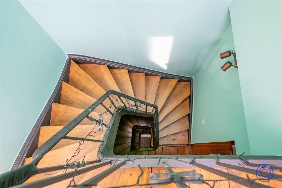 Gezellige, ruime gezinswoning met dakterras, middenin de stad!