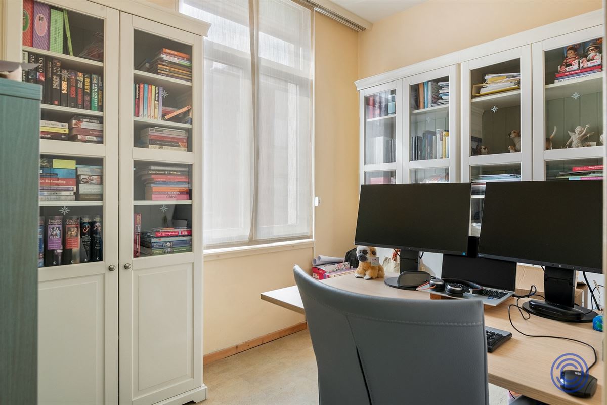 Gezellige, ruime gezinswoning met dakterras, middenin de stad!