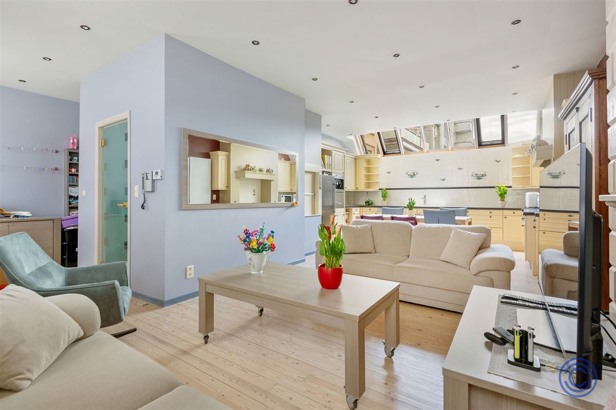 Gezellige, ruime gezinswoning met dakterras, middenin de stad!