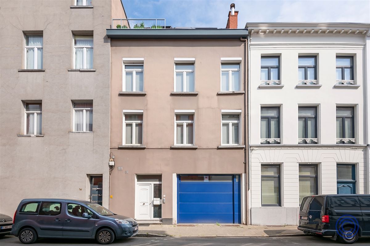 Gezellige, ruime gezinswoning met dakterras, middenin de stad!