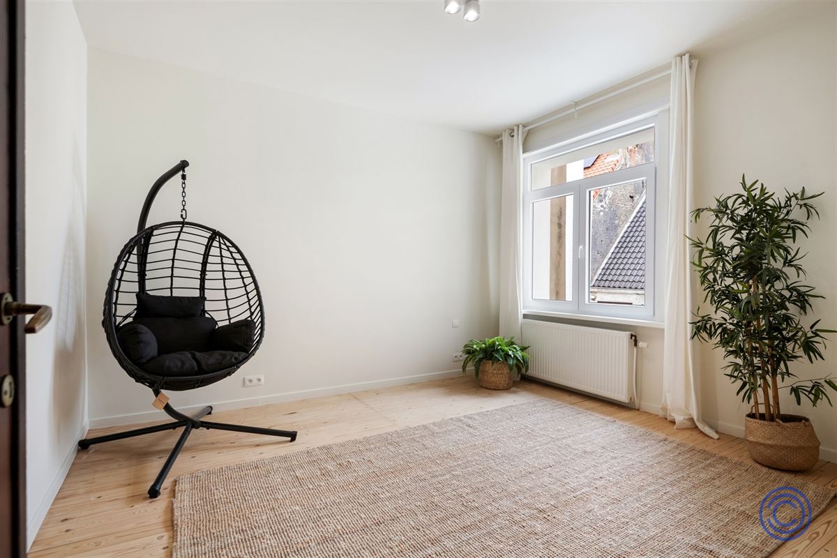 Prachtig gerenoveerd 2-slpk appartement met stadstuintje!